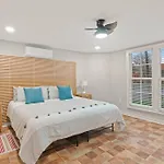 Galvestonglam Beach Home With King Bed