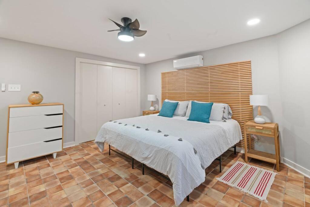 Apartment Galvestonglam Beach With King Bed